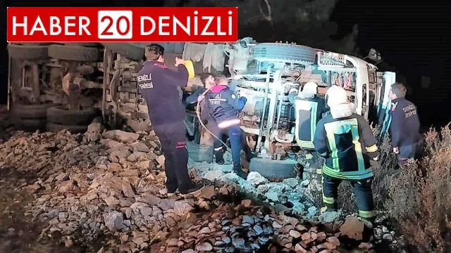 Devrilen tomruk yüklü kamyonun sürücüsü öldü