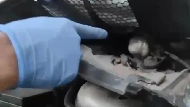 Motor parçalarına sakladıkları uyuşturucuyla insanları zehirleyeceklerdi