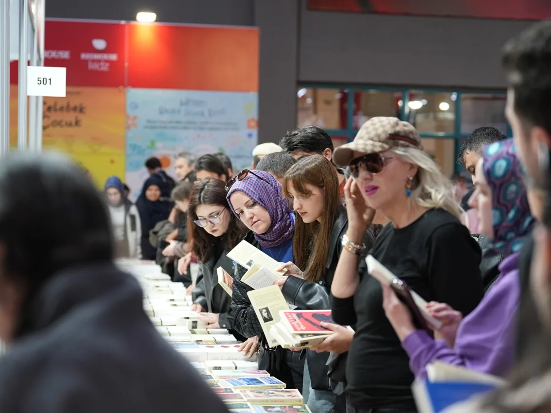 Denizli TÜYAP Kitap Fuarı’nda yazar yağmuru sürüyor