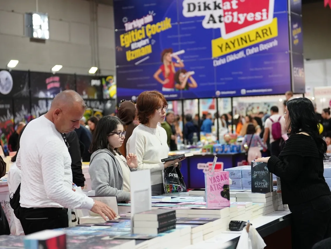 Denizli TÜYAP Kitap Fuarı’nda yazar yağmuru sürüyor