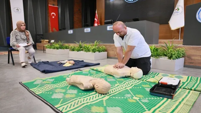 Pamukkale Belediyesi Güvenlik Personellerine İlk Yardım Eğitimi Veriyor