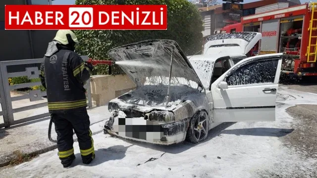 Park halindeki otomobil çıkan yangında kullanılamaz hale geldi