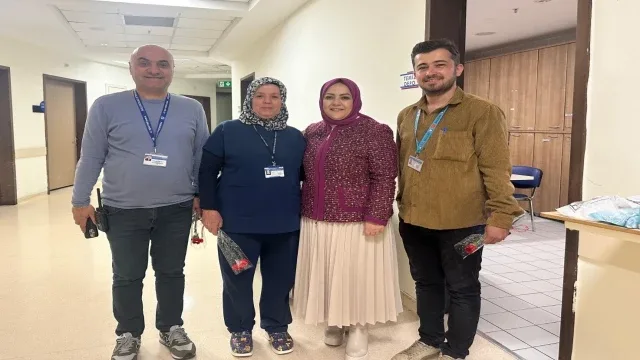 Milletvekili Ün’den Tıp Bayramında sağlıkçılara çiçekli kutlama