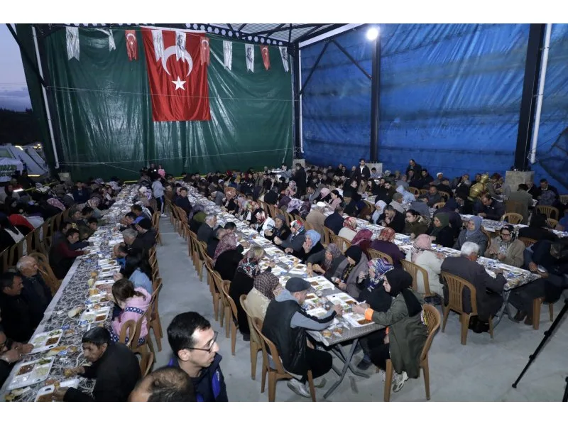 Başkan Kepenek her gün bir mahalle iftarında vatandaşlarla buluşuyor