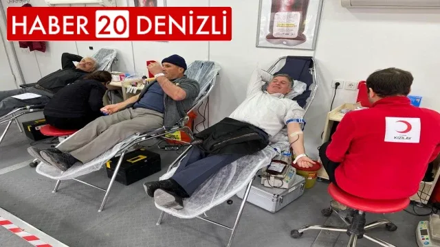 Kan bağışçıları madalya ile ödüllendirildi