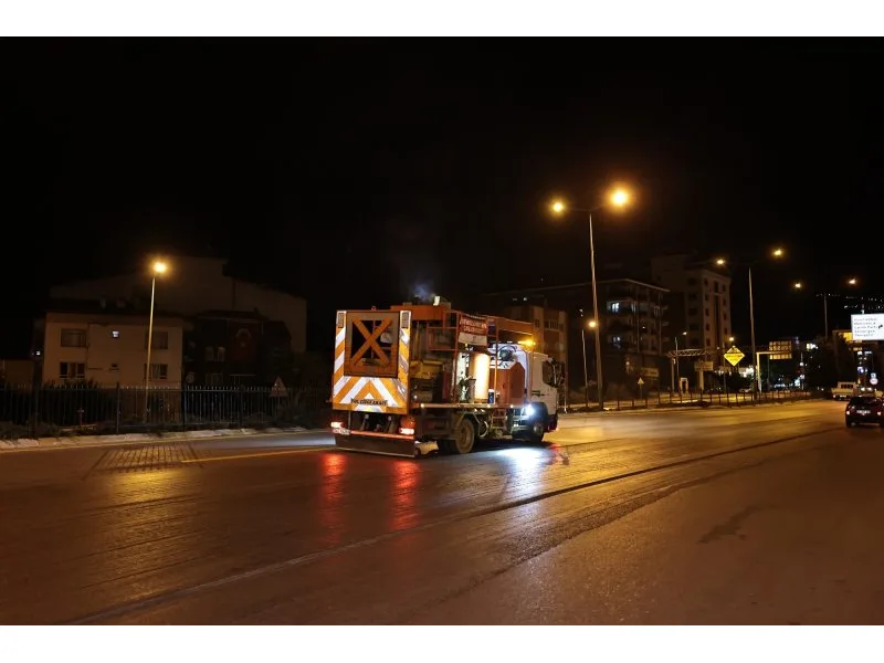 Denizli'de yol çizgileri yenileniyor