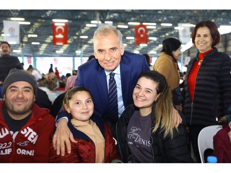 Büyükşehirin iftar sofrası Anafartalar’da kuruldu