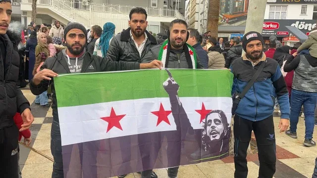 Denizli’de Suriyeliler Rejimin Düşmesini Kutladı