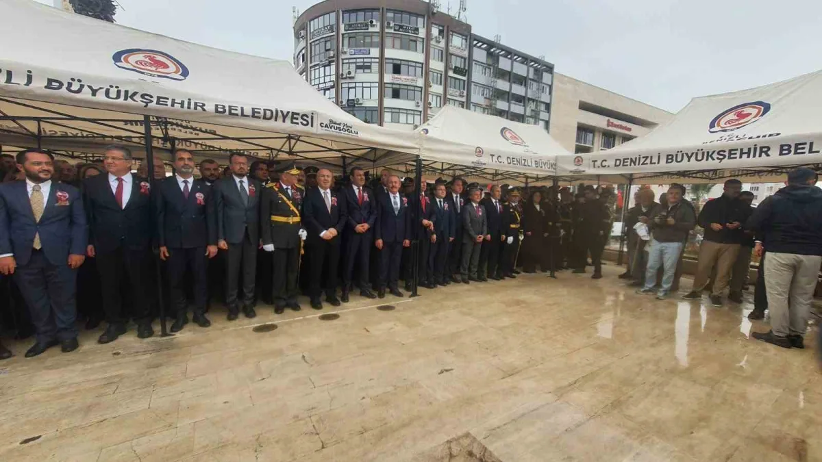 Denizli’de Cumhuriyet Bayramı kutlamaları çelenk töreniyle başladı
