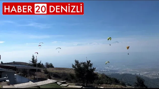 Deprem şehitleri 380 metre yüksekte anıldı