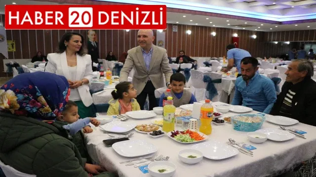 Başkan Özbaş, gönül sofrasında depremzedelerle buluştu