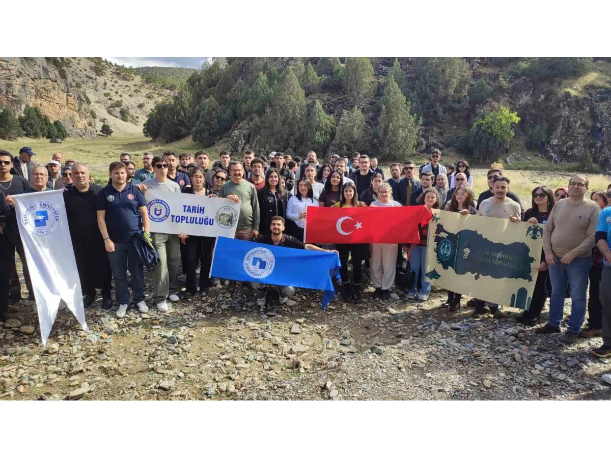 200 öğrenci 850 yıllık sırrı çözmek için savaş alanında ders işledi