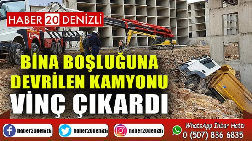 Bina boşluğuna devrilen kamyonu vinç çıkardı