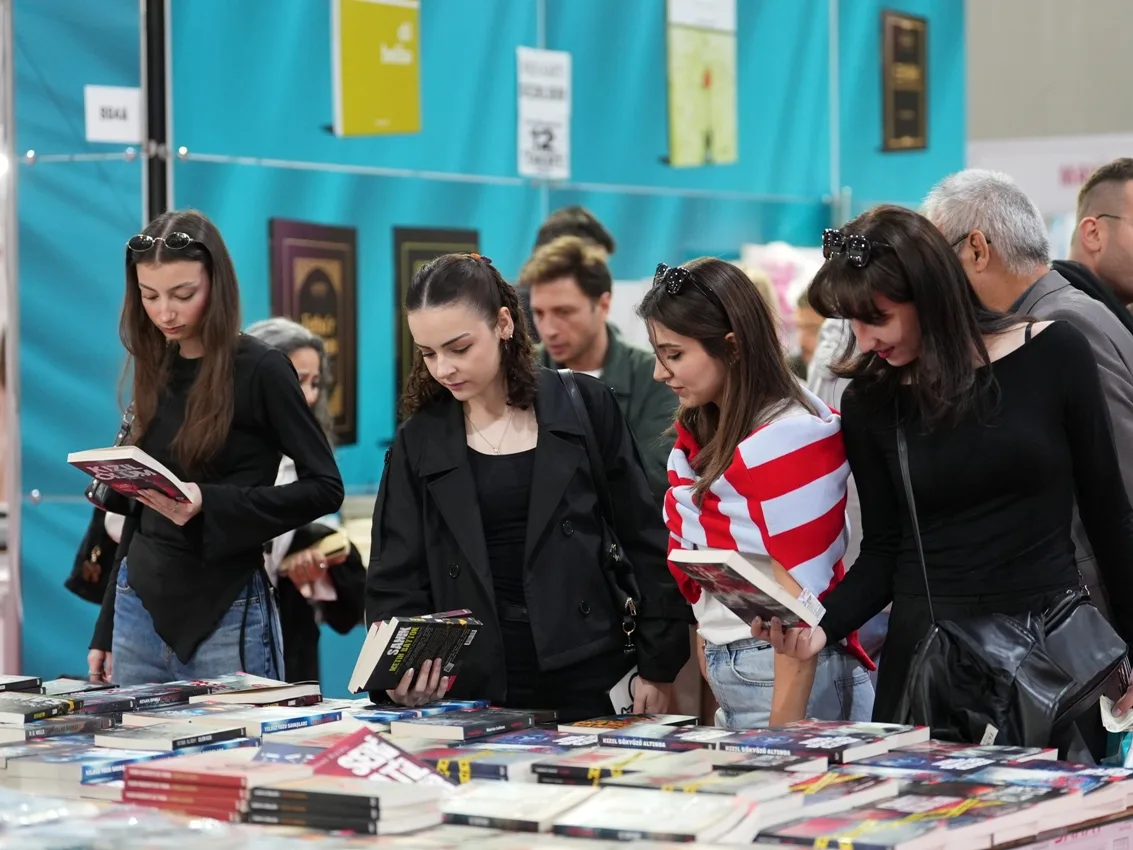 Denizli TÜYAP Kitap Fuarı’nda yazar yağmuru sürüyor