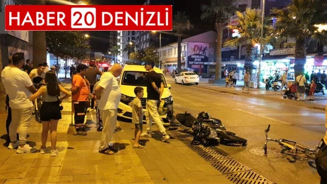 Bisiklete çarpmamak için manevra yapan motosiklet polis aracına çarptı: 3 yaralı