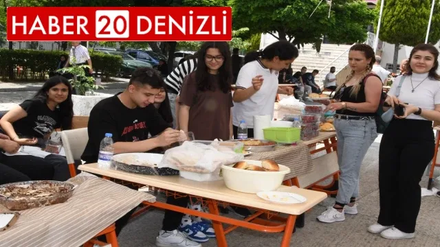 Liseliler depremzede yaşıtları için el ele verdi