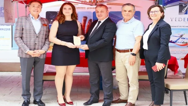 Yurtlarda kalan kız öğrenciler kariyer fuarında firmalarla buluştu