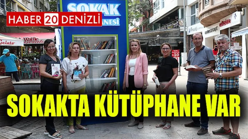Sokakta Kütüphane Var