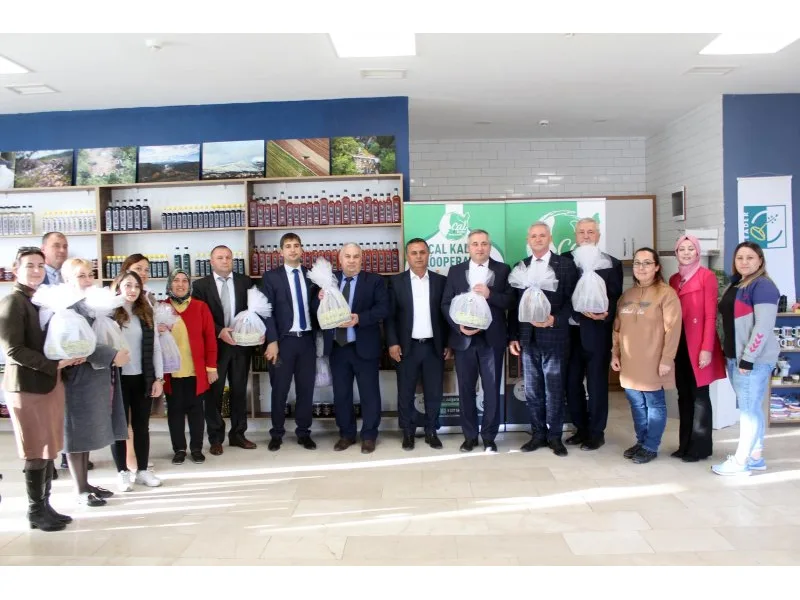 Çal Belediyesi ile kardeş olan Gagavuz Türkler’i Çal gezisinde böyle seslendi; “TÜRKİYE’DEN KOPUK YAŞAMAK İSTEMİYORUZ”