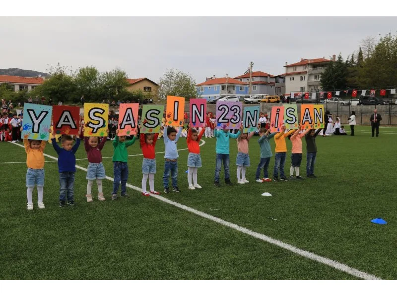 Başkan Arslan, Çamelili çocukların 23 Nisan coşkusuna ortak oldu
