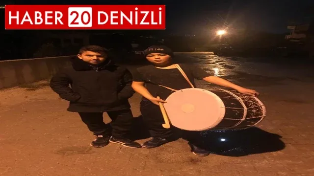 Ortaokul öğrencileri mahalleliyi sahura kaldırıyor