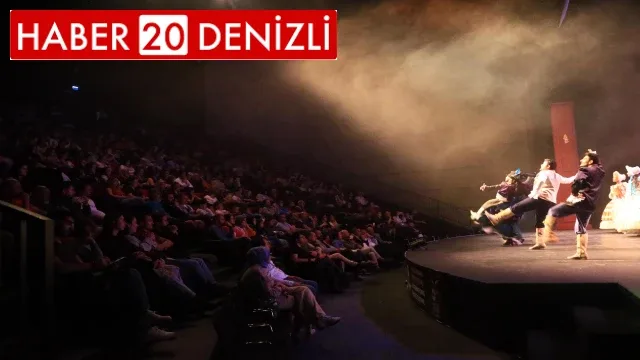 Denizlililer, Tiyatro Festivali’ne akın etti
