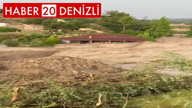 Azgın sular ağaçları devirip önüne çıkan restoranı yuttu