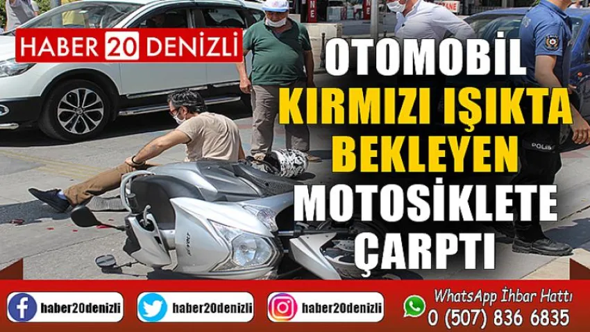 Otomobil kırmızı ışıkta bekleyen motosiklete çarptı