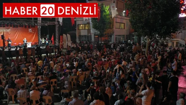 Denizlililer meydanlara akın etti