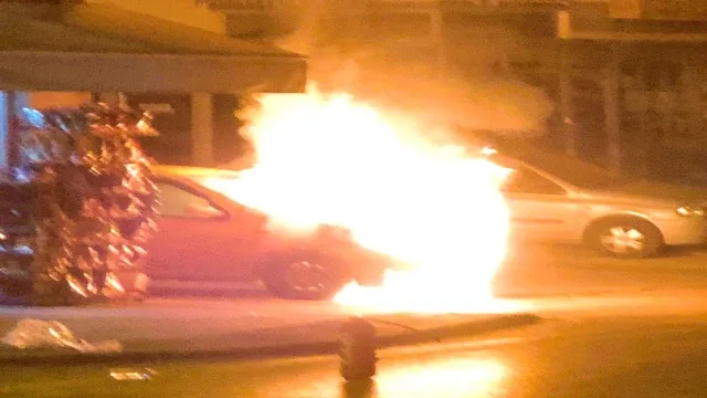 Denizli'de seyir halindeki Tofaş alev alev yandı