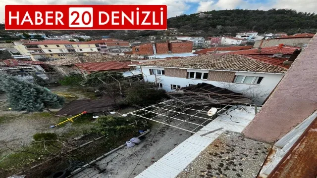 Kuvvetli rüzgar çatıları uçurdu, araçlara zarar verdi