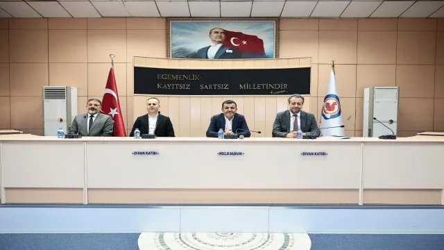 Başkan Çavuşoğlu’ndan 85 mevsimlik işçiye daimi kadro
