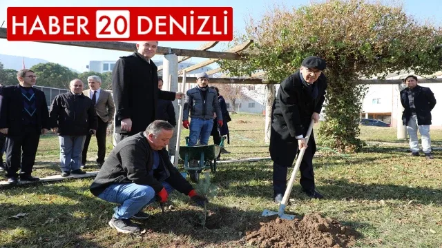 PAÜ’ye cumhuriyetin 100. yılında 100 fidan dikildi