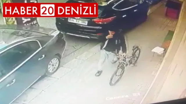Bisikleti kimseye aldırış etmeden çaldı
