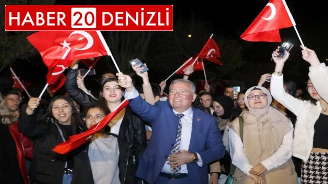 Öğrenciler cumhuriyet konseriyle coştu