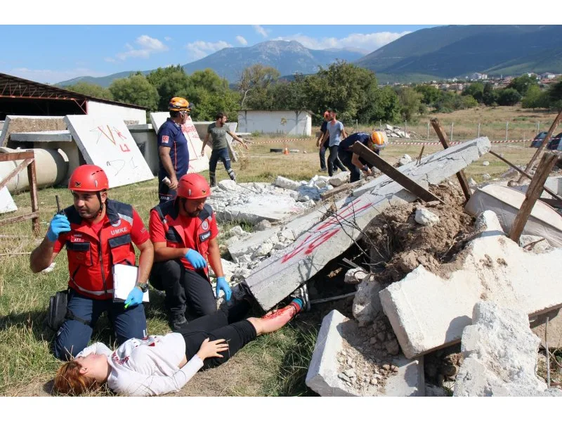 Denizli’de deprem tatbikatı gerçeği aratmadı