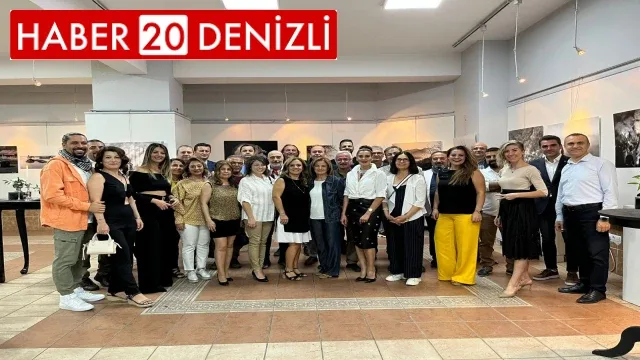 DEFSAD sergisi sanatseverlerle buluştu