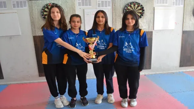 Tavaslı öğrenciler, dartta 2 kez üst üste şampiyon oldu