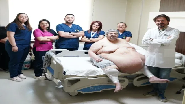310 kiloluk hasta, sedyede geldiği hastaneden yürüyerek çıktı