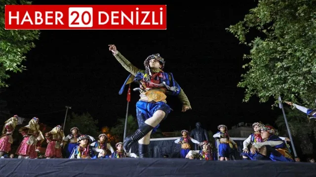 Halk Dansları Festivali coşkuyla devam ediyor