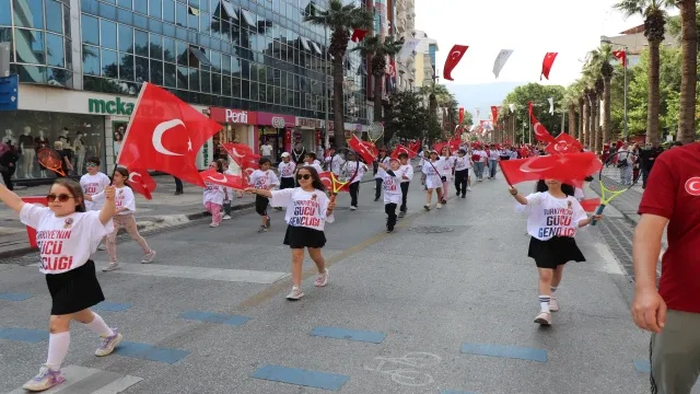 Denizli'de 19 Mayıs Atatürk'ü Anma ve Gençlik Spor Bayramı coşkuyla kutlandı