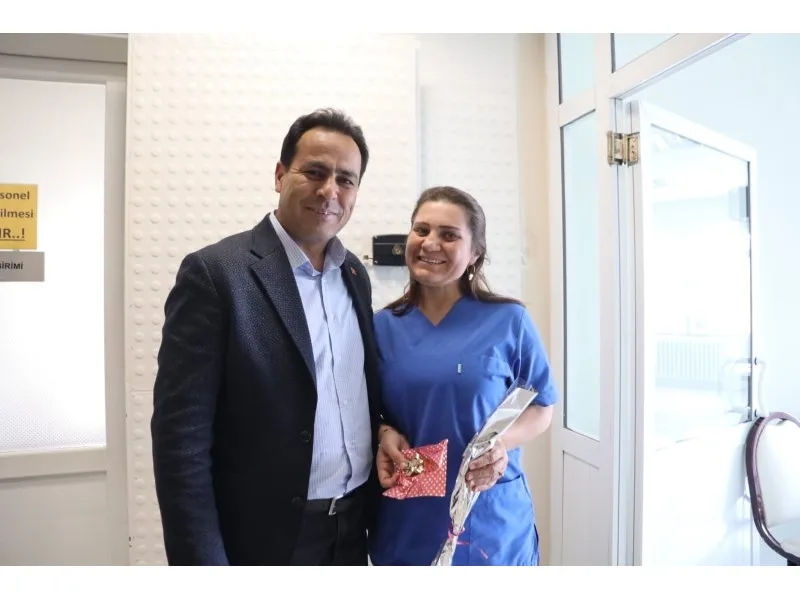 Başkan Sağınç''Sağlığımızı emanet ettiğimiz, Gece gündüz demeden çalışan, hastalarının yanında olan tüm sağlık çalışanlarımıza sonsuz teşekkürler. İyi ki varsınız.''
