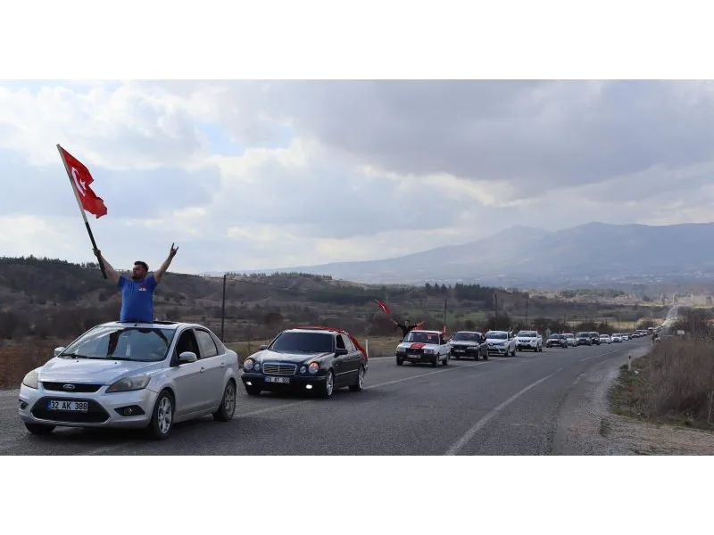 Sahaya 5 Kilometrelik Konvoyla Çıktı