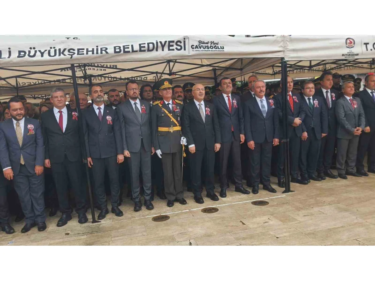 Denizli’de Cumhuriyet Bayramı kutlamaları çelenk töreniyle başladı