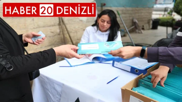 Merkezefendili öğrencilere banka kartları teslim edildi