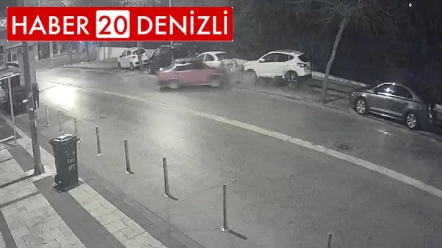 Hurdaya dönen araçlarını kaza bölgesinden ittirerek kaçtılar