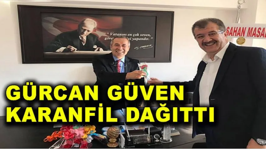 Gürcan Güven Öğretmenlere Karanfil Dağıttı