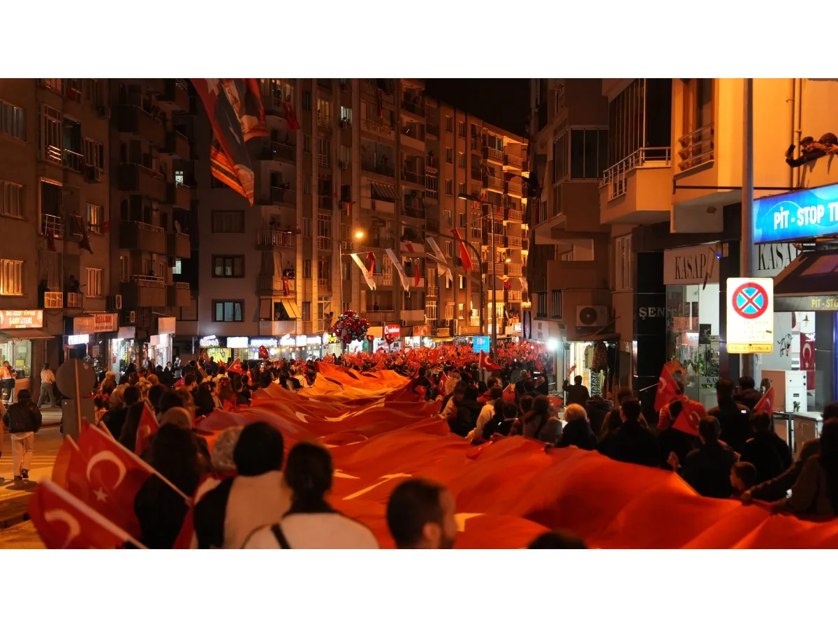 Binlerce Denizlili Cumhuriyet için yürüdü
