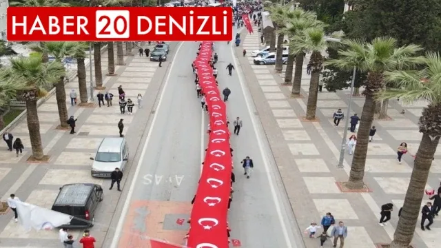 120 metrelik Türk bayrağı elden ele taşındı