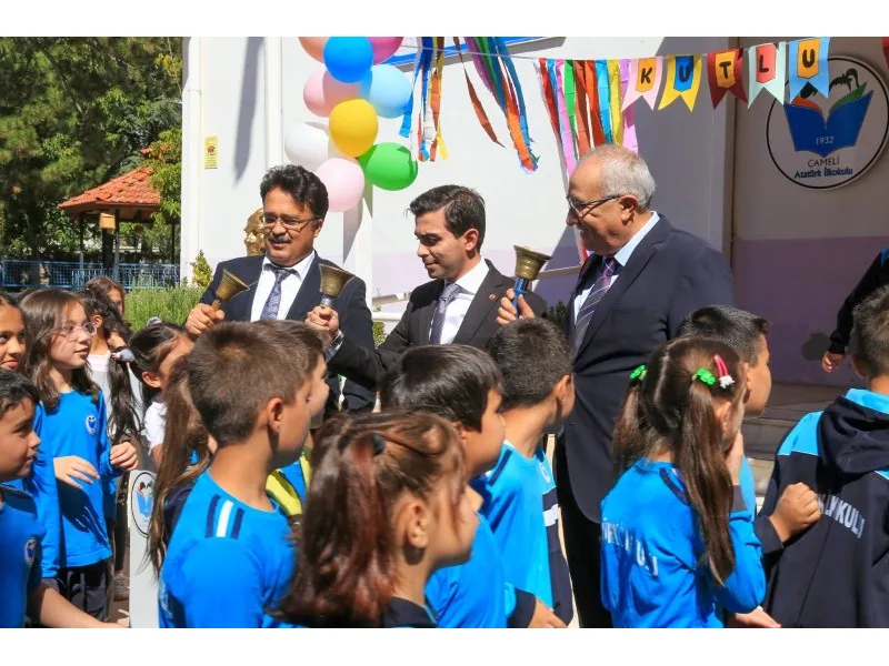 Başkan Arslan, Çamelili öğrencilerin yeni yıl coşkusuna ortak oldu